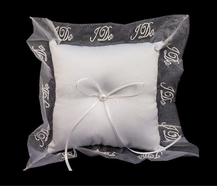 120-096P White Ring Pillow with l do around ribbon $8.50